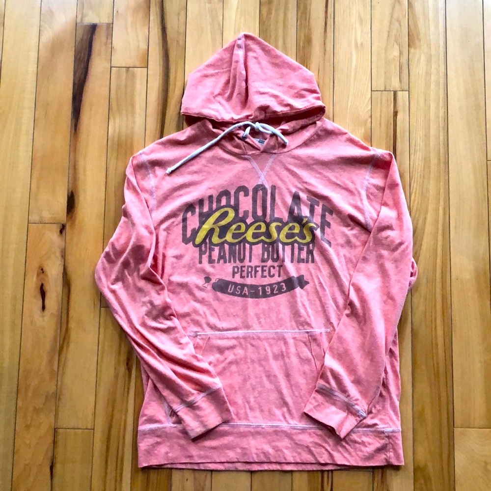 Lightweight Reese’s XL sweatshirt